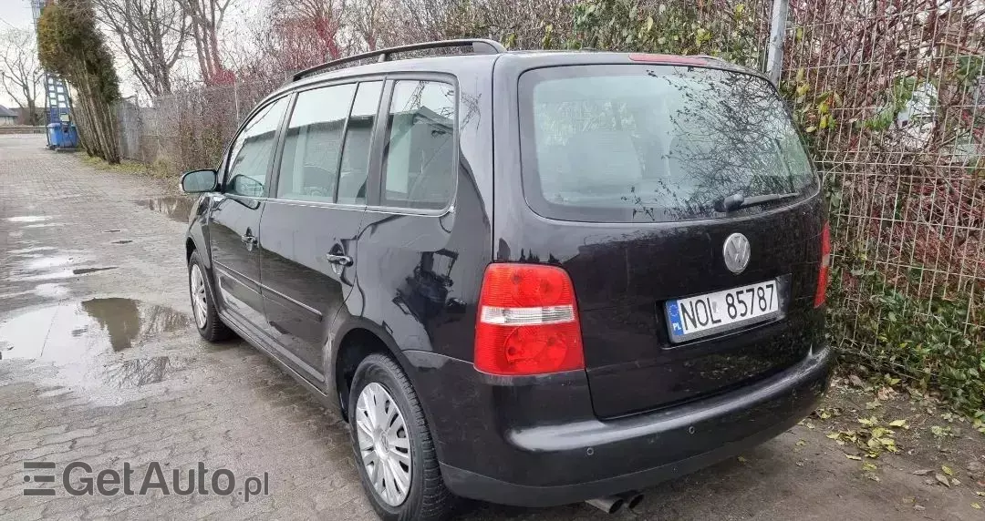 VOLKSWAGEN Touran 2.0 FSI Highline Tiptr