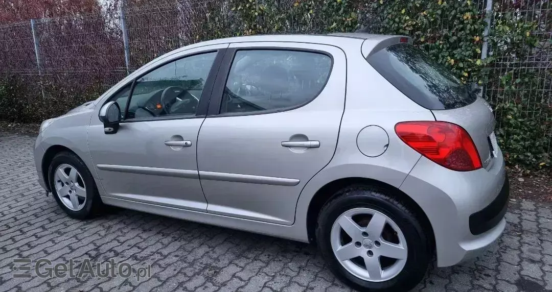 PEUGEOT 207 1.4 16V Trendy