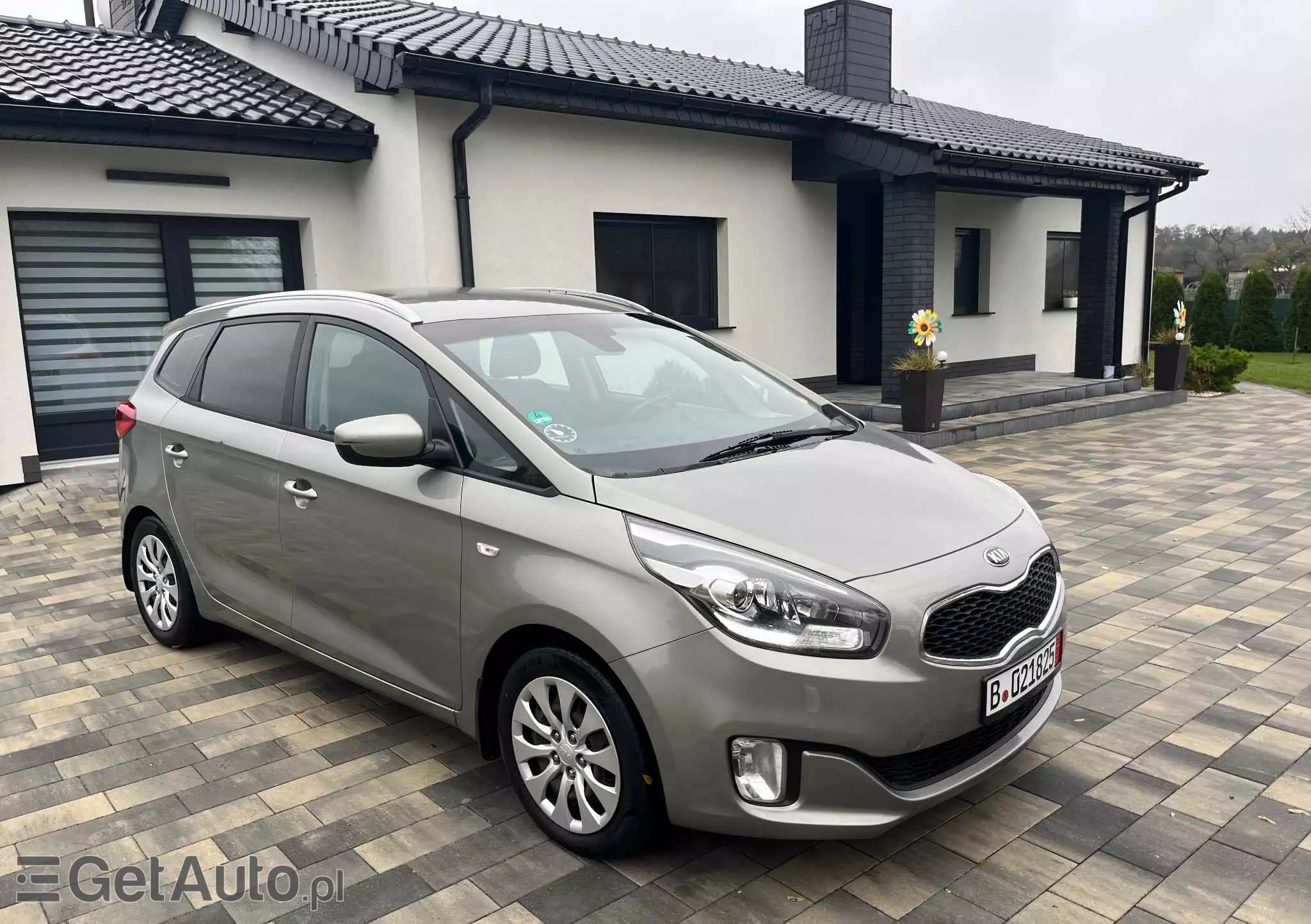 KIA Carens 