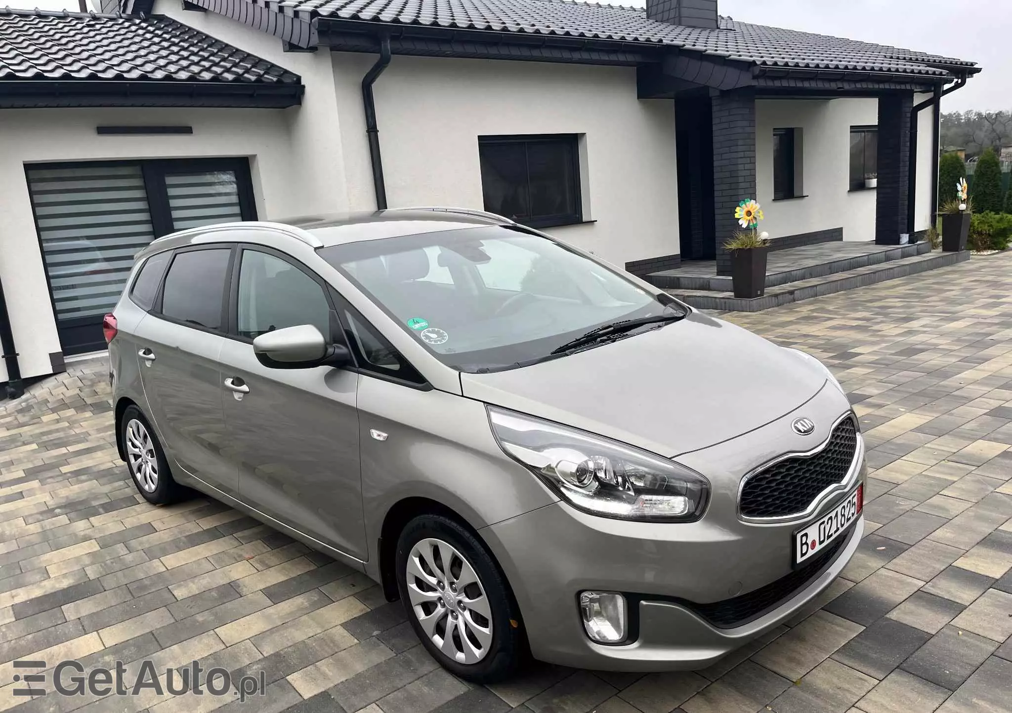 KIA Carens 