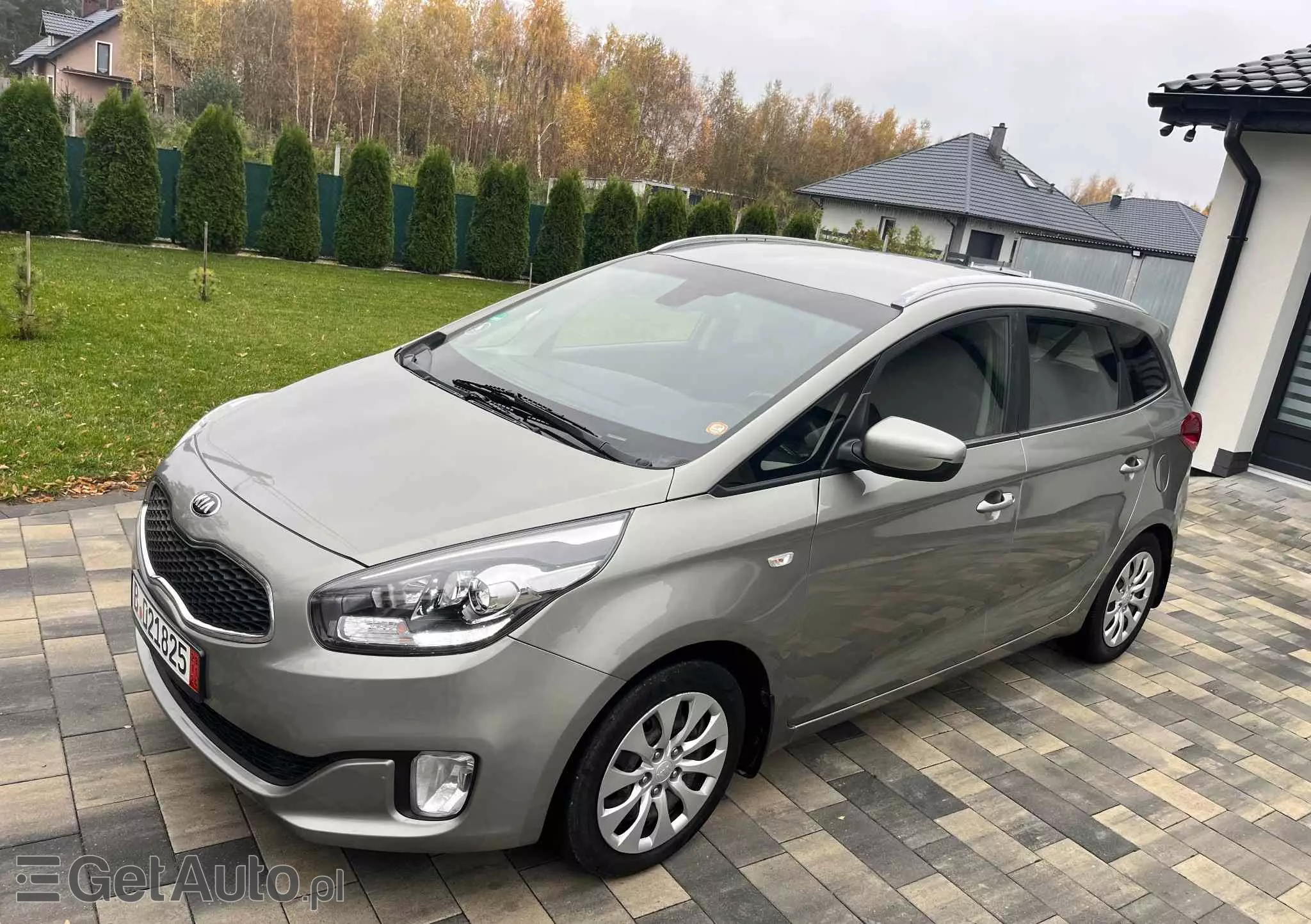 KIA Carens 