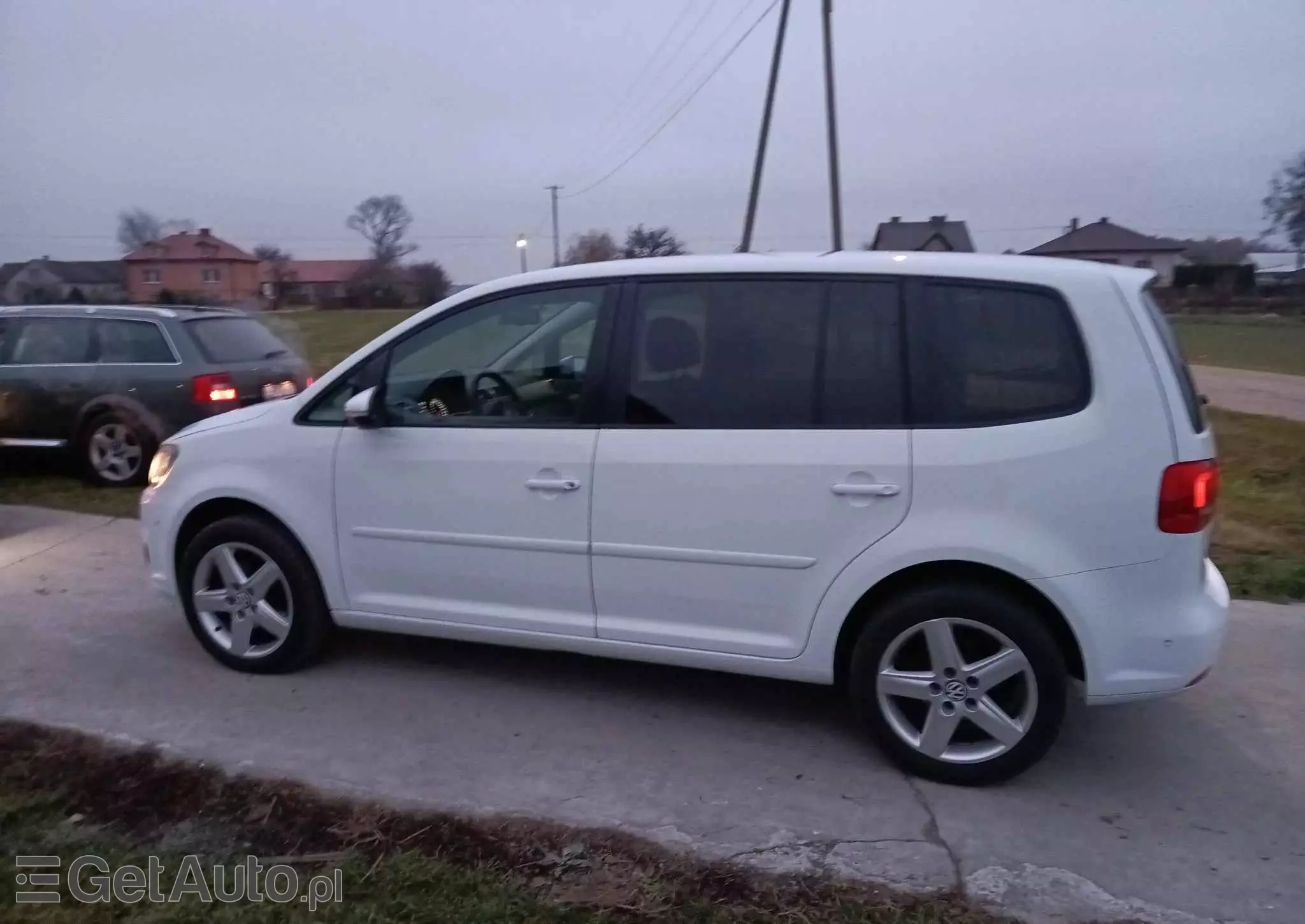 VOLKSWAGEN Touran 2.0 TDI DPF BlueMotion Technology DSG Comfortline