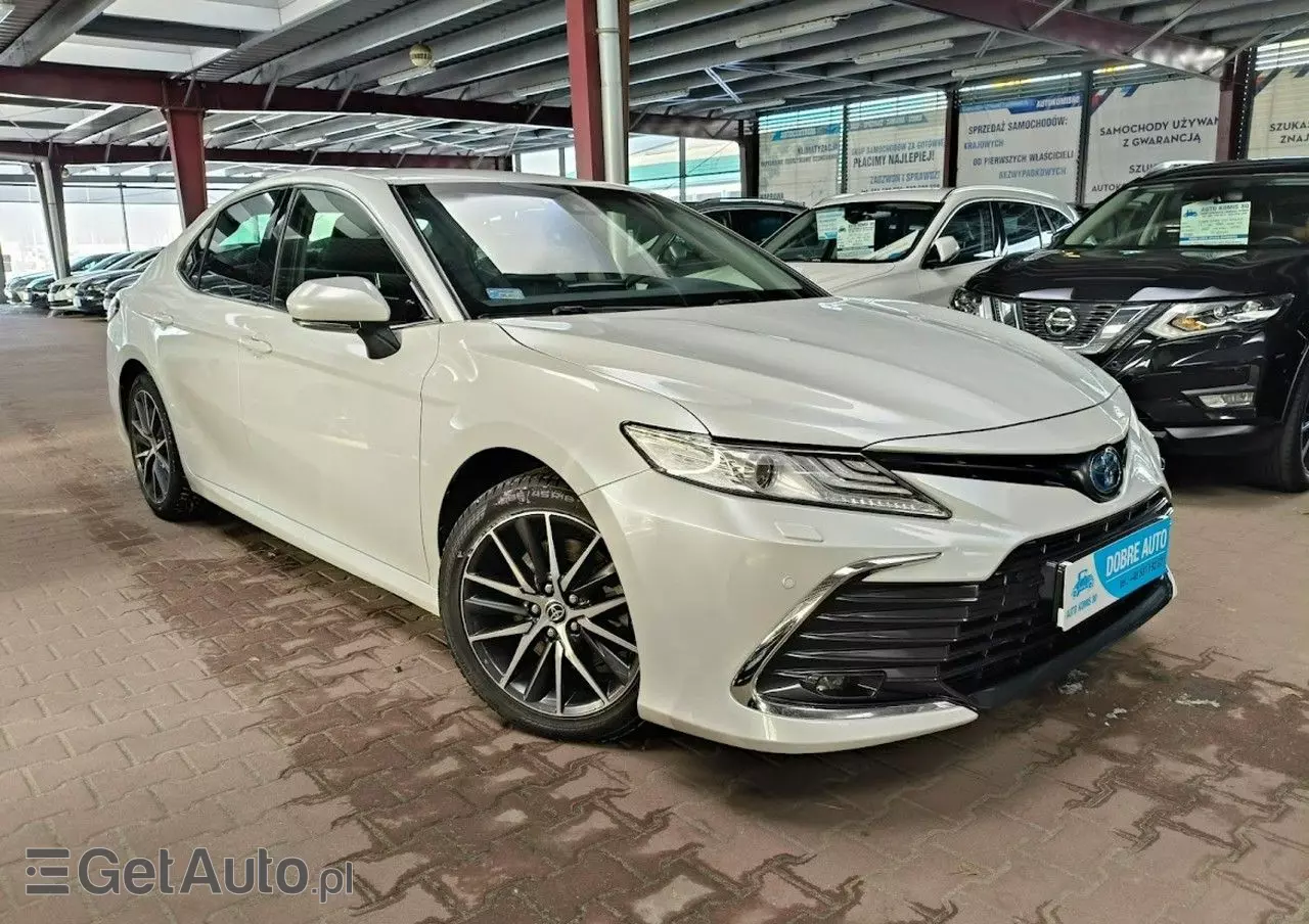 TOYOTA Camry 