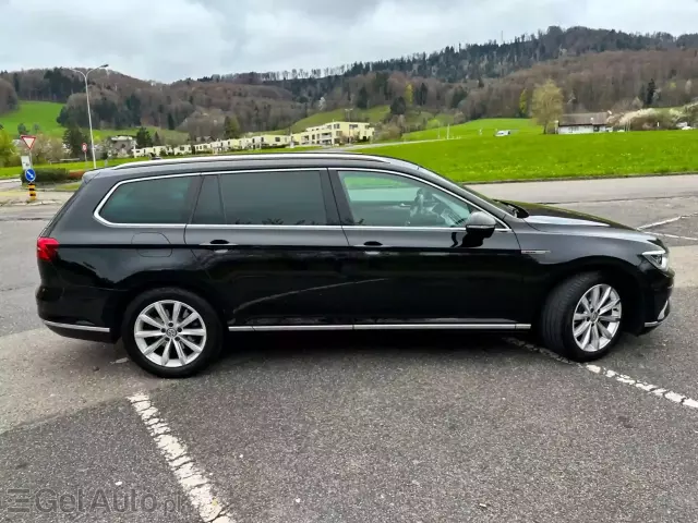 VOLKSWAGEN Passat Highline DSG