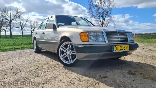 MERCEDES-BENZ W 124 200E