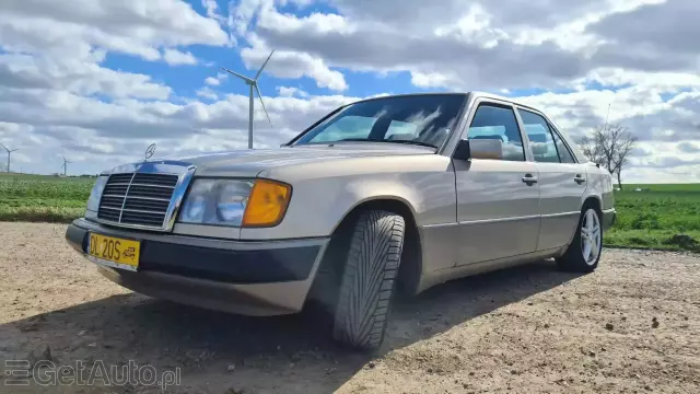 MERCEDES-BENZ W 124 200E