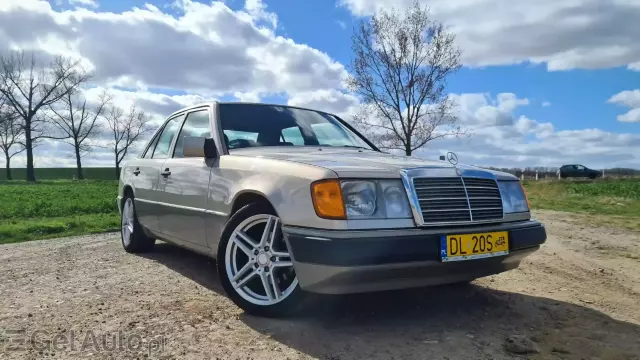 MERCEDES-BENZ W 124 200E