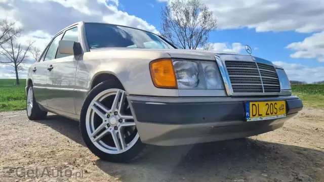 MERCEDES-BENZ W 124 200E