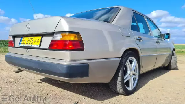 MERCEDES-BENZ W 124 200E