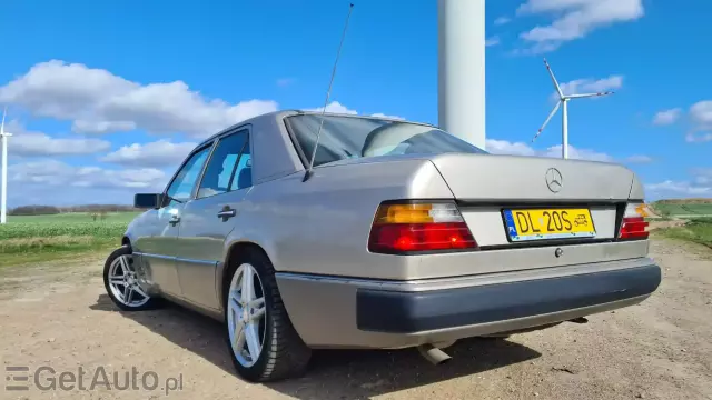 MERCEDES-BENZ W 124 200E