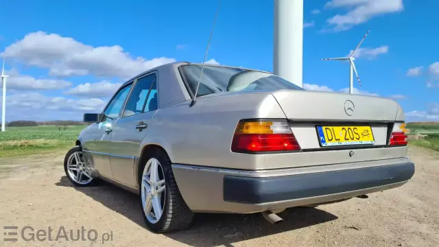 MERCEDES-BENZ W 124 200E