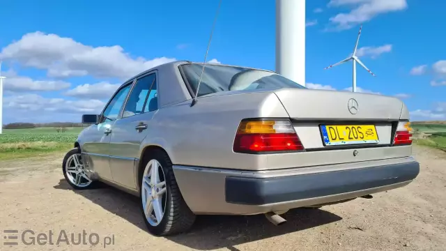 MERCEDES-BENZ W 124 200E