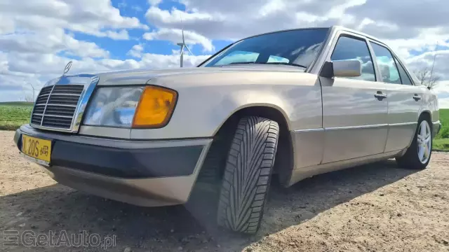 MERCEDES-BENZ W 124 200E