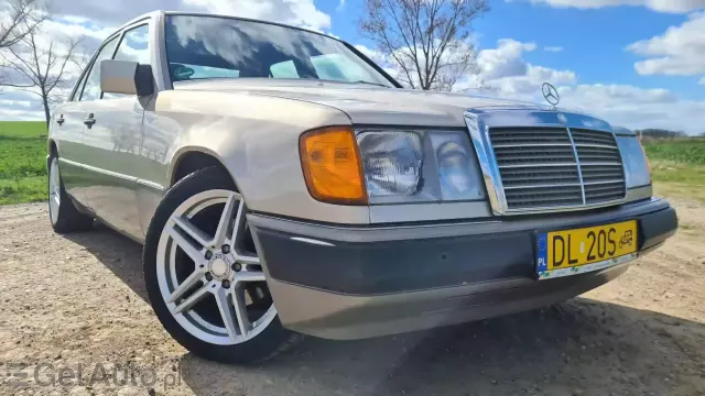 MERCEDES-BENZ W 124 200E