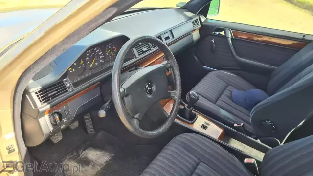 MERCEDES-BENZ W 124 200E