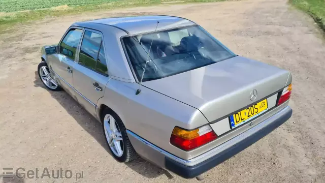 MERCEDES-BENZ W 124 200E