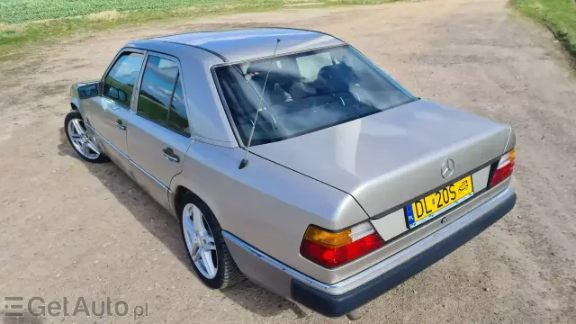 MERCEDES-BENZ W 124 200E