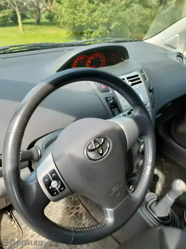 TOYOTA Yaris TS