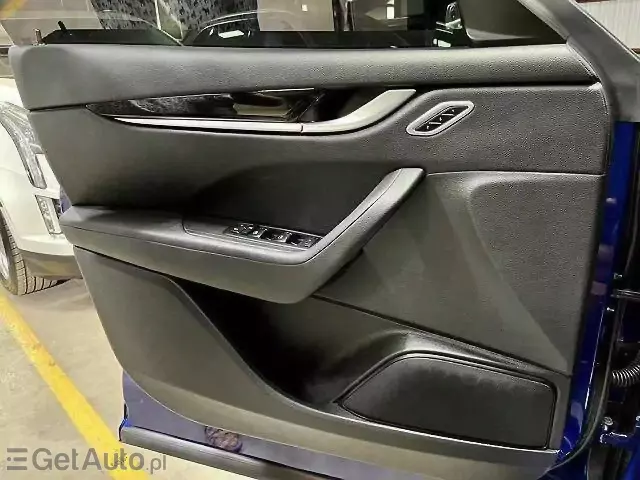 MASERATI Levante Base