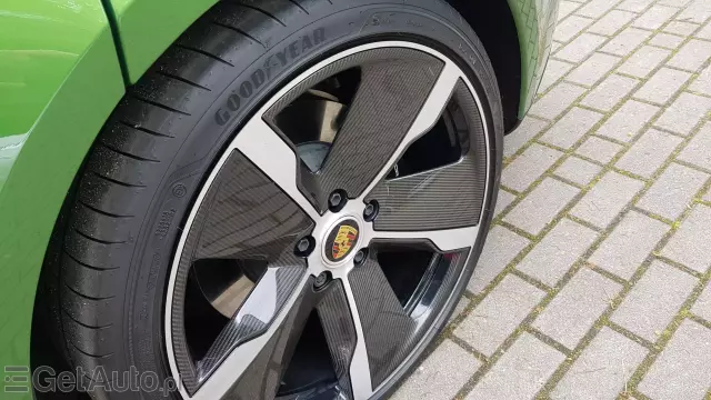 PORSCHE Taycan Turbo