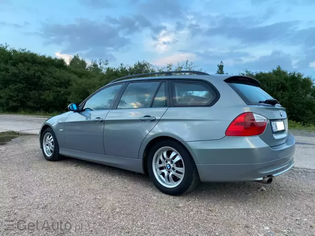 BMW Seria 3 318i