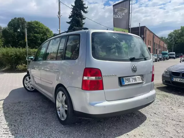 VOLKSWAGEN Touran 