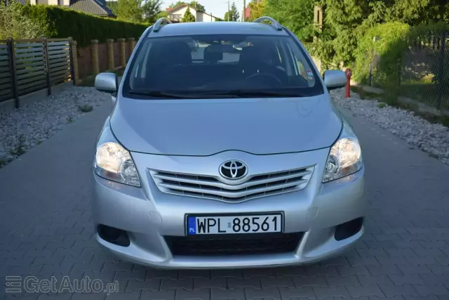 TOYOTA Verso Luna