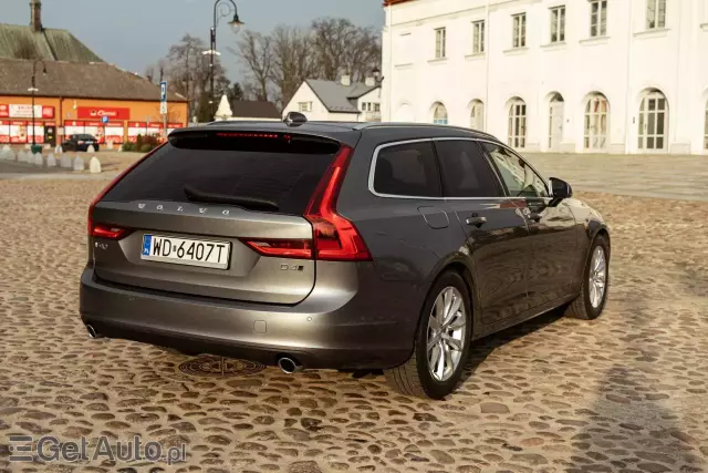 VOLVO V90 Momentum AWD Getr