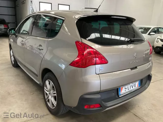 PEUGEOT 3008 Hybrid4 Aut.