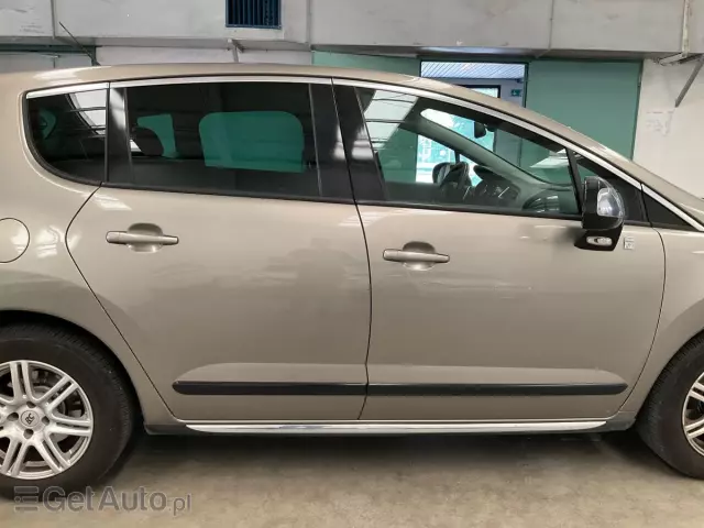 PEUGEOT 3008 Hybrid4 Aut.