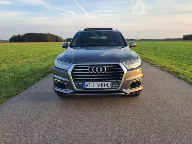 AUDI Q7 e-tron Tiptronic