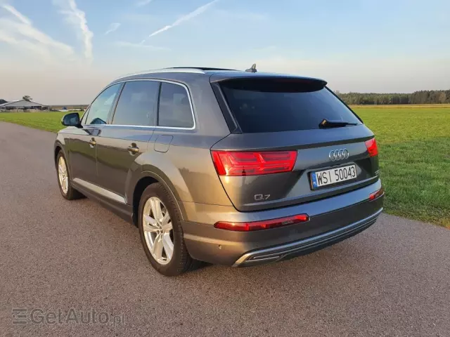 AUDI Q7 e-tron Tiptronic