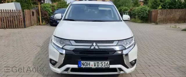 MITSUBISHI Outlander Instyle 4WD CVT