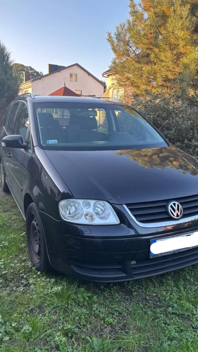 VOLKSWAGEN Touran 