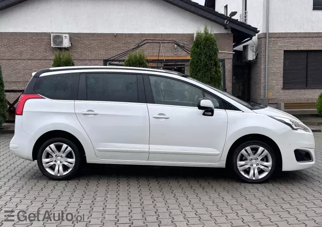 PEUGEOT 5008 Family