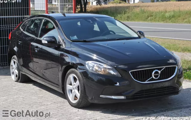 VOLVO V40 Dynamic Edition 