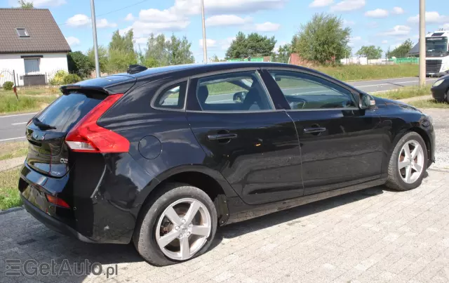 VOLVO V40 Dynamic Edition 