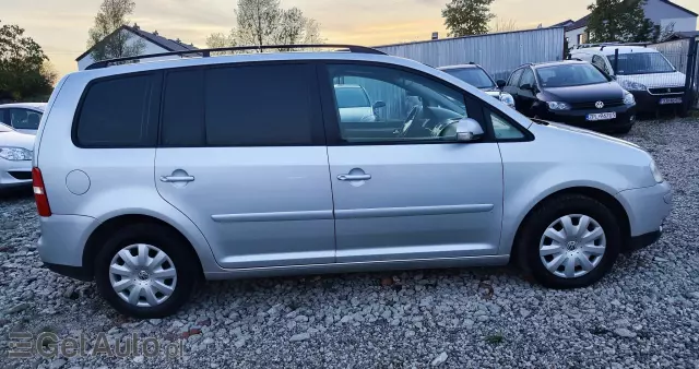 VOLKSWAGEN Touran 