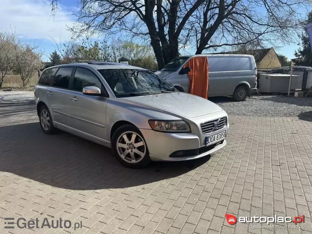 VOLVO V50 