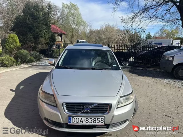 VOLVO V50 