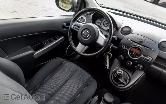 MAZDA 2 