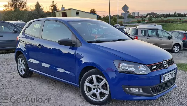 VOLKSWAGEN Polo 