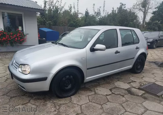 VOLKSWAGEN Golf Basis