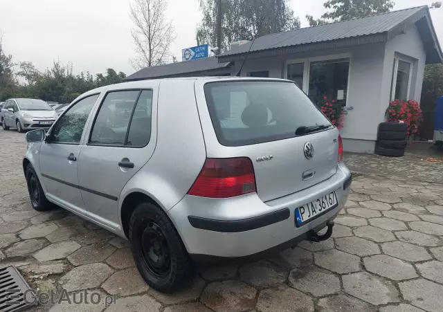 VOLKSWAGEN Golf Basis