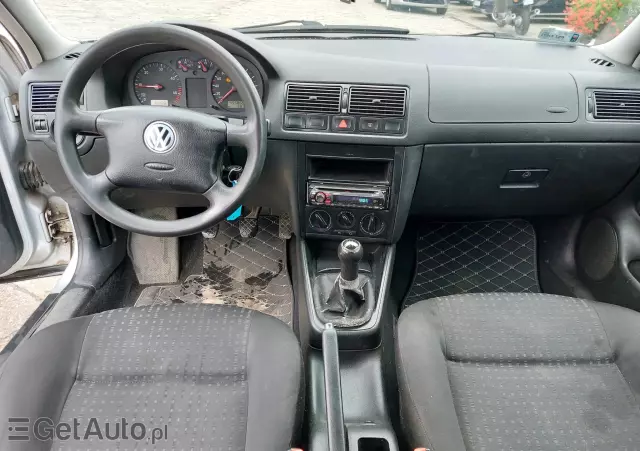 VOLKSWAGEN Golf Basis