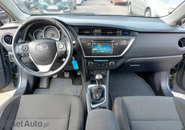 TOYOTA Auris 