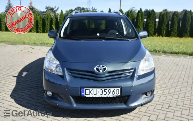 TOYOTA Verso 