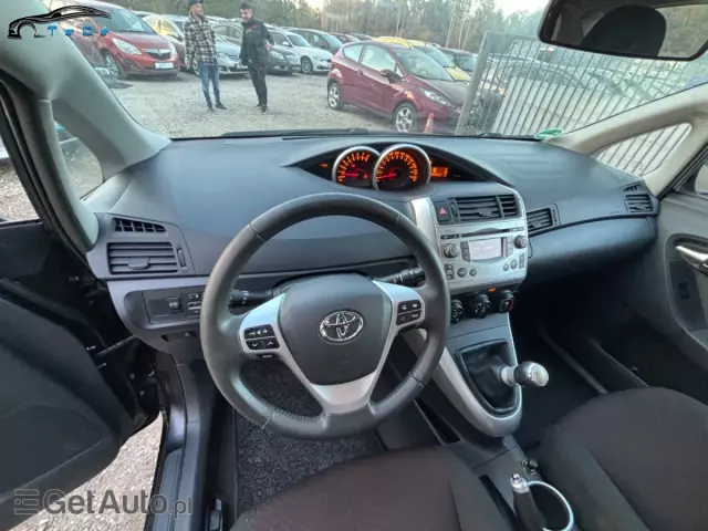 TOYOTA Verso 