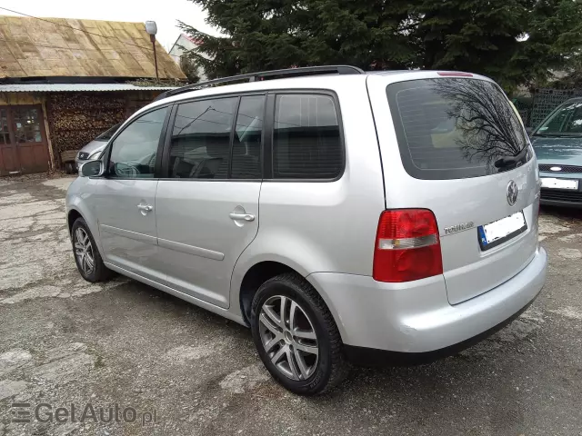 VOLKSWAGEN Touran Highline