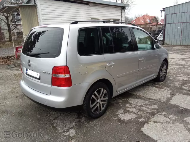 VOLKSWAGEN Touran Highline